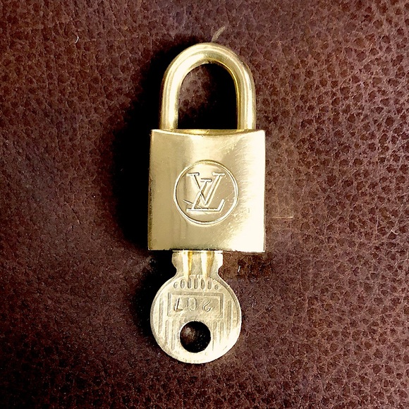 Vintage LV Louis Vuitton Padlock Lock & Key 207 - Picture 3 of 13